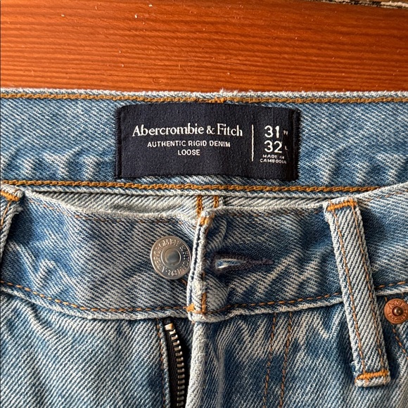Abercrombie & Fitch Men's Loose Jeans - Picture 2 of 9
